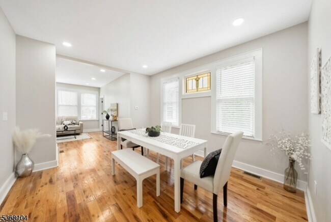 Foto del edificio - 41 Meadowbrook Rd