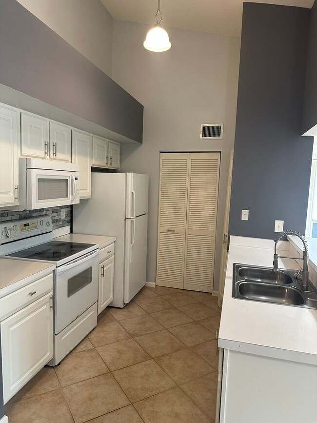 Building Photo - 4121 Residence Drive