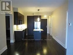 Photo du bâtiment - 70 Roehampton Ave