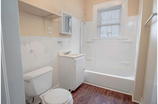 Building Photo - 111 S Olive St