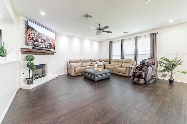Foto del edificio - 1224 Euless Ln