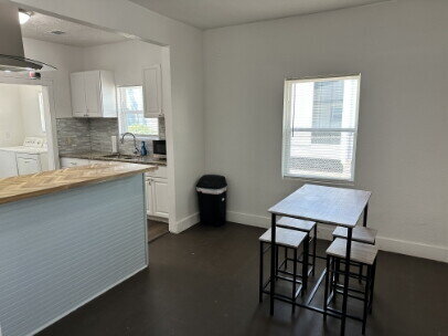 Furnished Private Room w/ Private Bath & Utilities Included - Furnished Private Room w/ Private Bath & Utilities Included Apartment