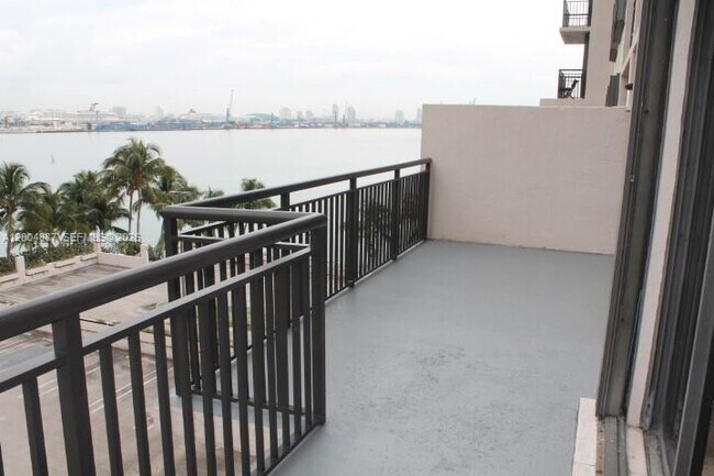 Foto del edificio - 540 Brickell Key Dr