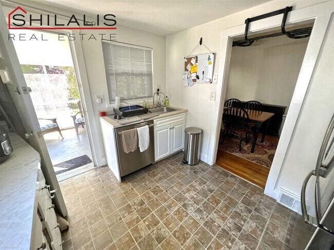 Building Photo - 2 br, 1 bath House - 12 Pershing Rd