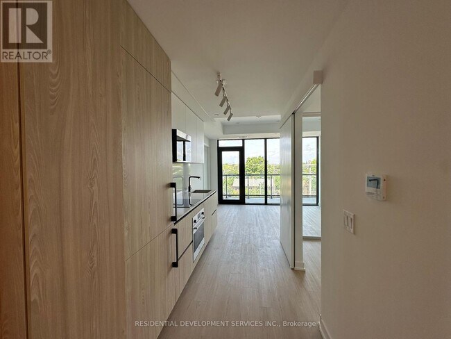 Building Photo - 699-699 Sheppard Ave E