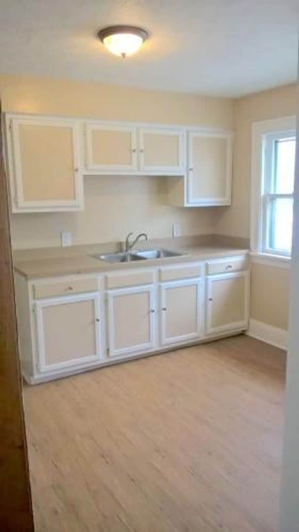 Building Photo - 3421 E 143rd St