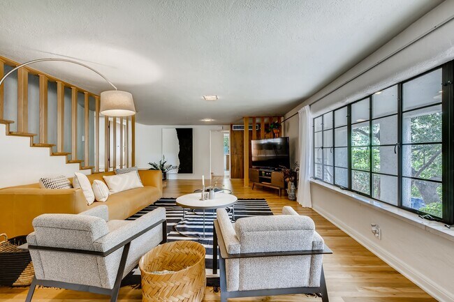 Foto del edificio - 806 Bouldin Ave