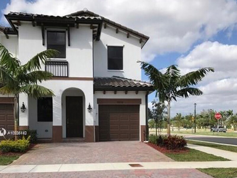 Foto principal - 8878 NW 103rd Ave