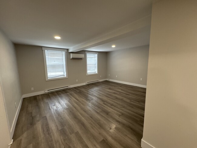 Building Photo - 28 Cliff St