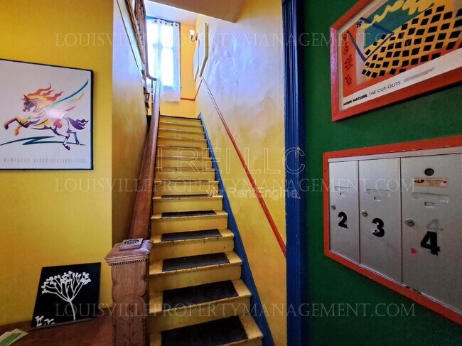 Foto del edificio - 710 Rubel Ave