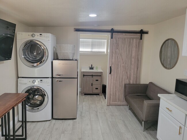 Foto del edificio - 325 Wilson Ave