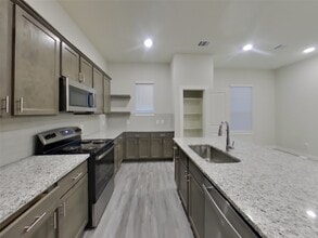 Building Photo - 9835 Willow Creek Commerce Dr