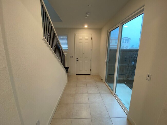 Foto del edificio - Gorgeous 3 bedroom 2.5 bath home in Northlake community