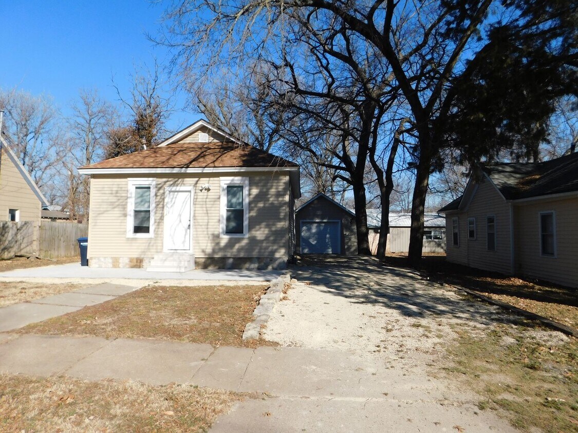 Primary Photo - Charming 2 Bedroom/1 Bath Home in El Dorado!