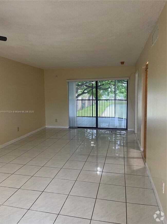 Building Photo - 3252 Foxcroft Rd