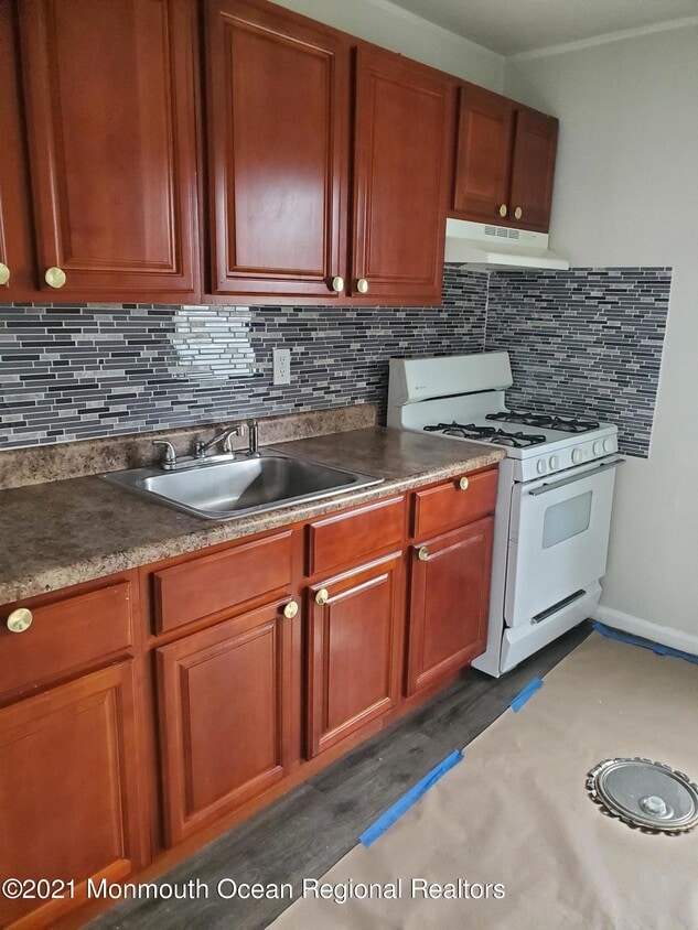 Primary Photo - 2040 Stratford Ave