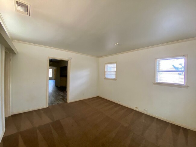 Building Photo - 3 bed 2.5 with awesome basement near Tech ...