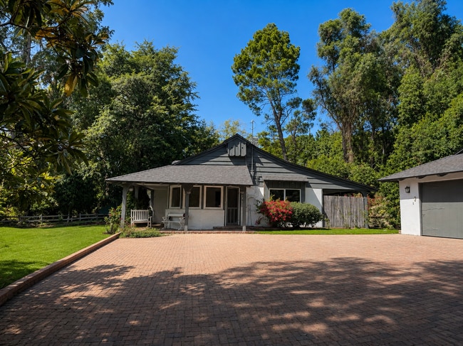 Building Photo - 2836 Roscomare Rd