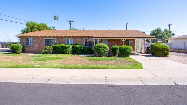 Building Photo - 7337 E Lewis Ave