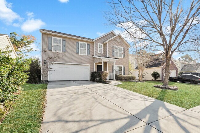 Building Photo - 3 Bedroom 2.5 bath home with 2 car garage located in Shadow Moss