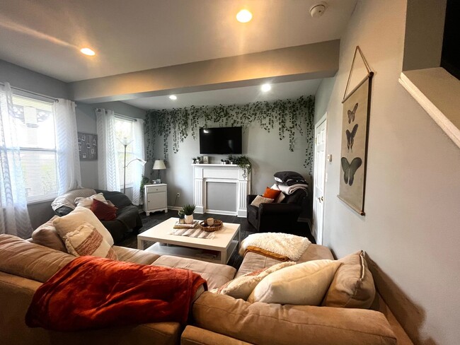 Building Photo - 4 Bedroom House in Southside w/ Central Ai...