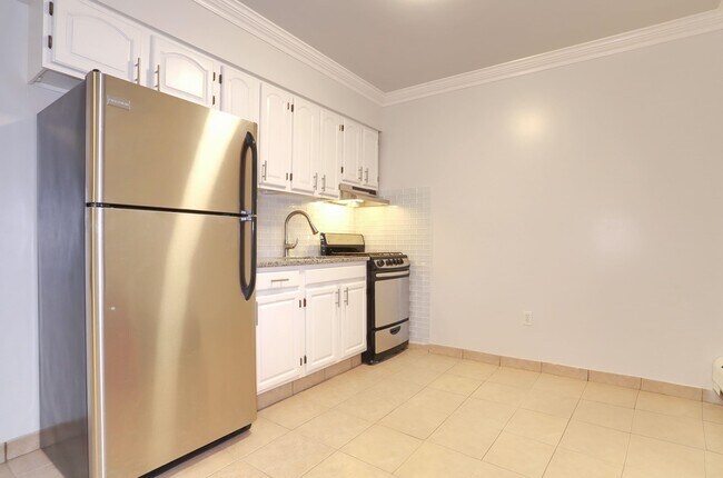 Foto del edificio - 6311 Dewey Ave