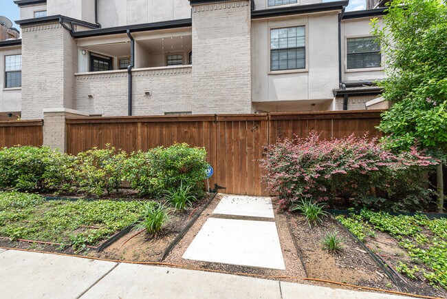 Foto del edificio - 3901 Travis St