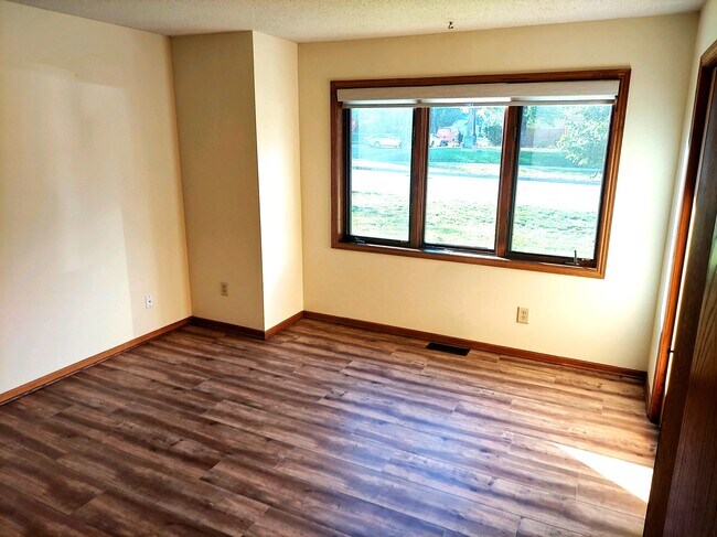 Foto del edificio - 116 Rockford Ave E