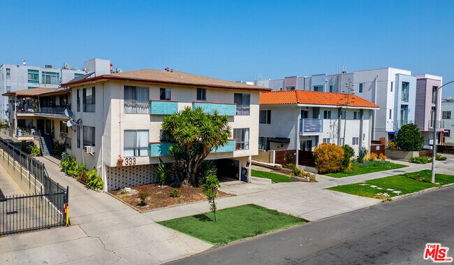 Foto del edificio - 333 S Serrano Ave