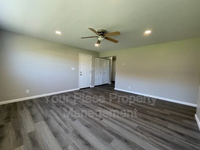 Building Photo - 907 US-34