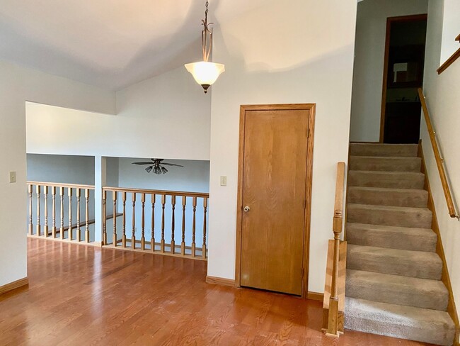 Building Photo - 1055 Black Diamond Dr