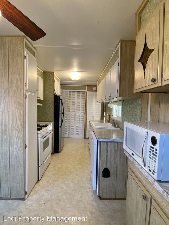 Building Photo - 1 br, 1 bath House - 6192 E Acampo Road #B