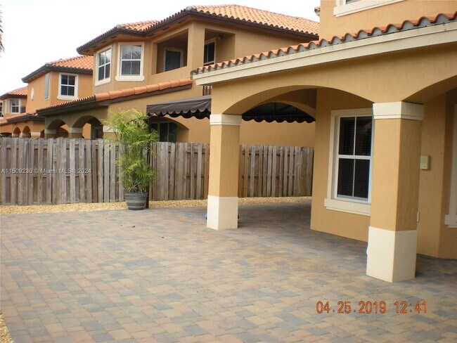 Foto del edificio - 15500 SW 31st Ln