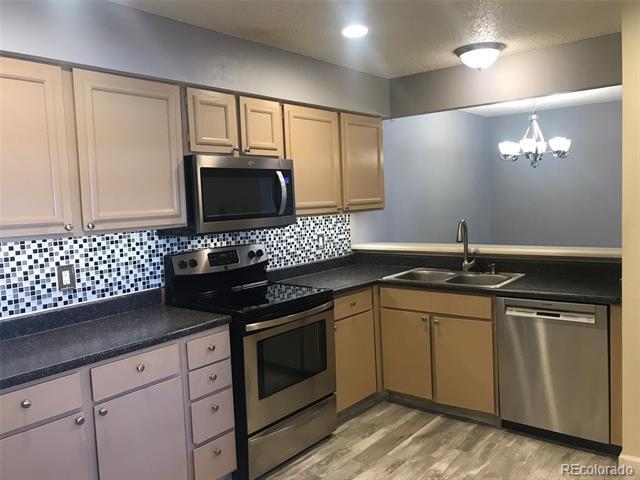Foto principal - 7185 S Gaylord St