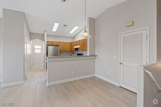 Building Photo - 8668 Tomnitz Ave
