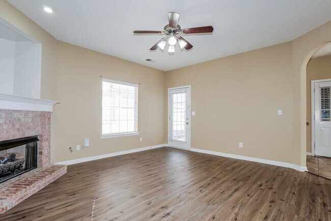 Foto del edificio - 1498 Lawson Dr