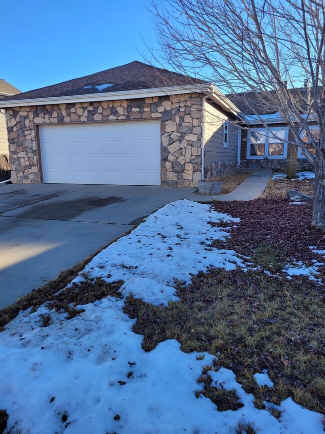 Building Photo - 2484 Carriage Dr