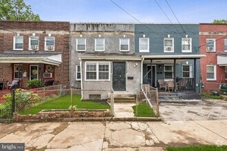 Building Photo - 818 Sylvan St