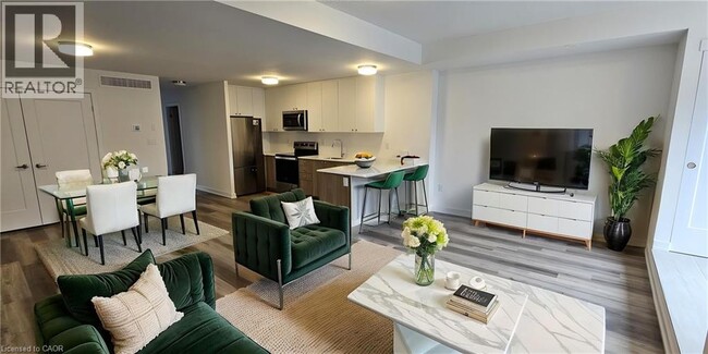 Building Photo - 40 Palace St