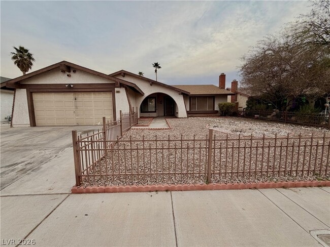 Building Photo - 1560 Elaine Dr