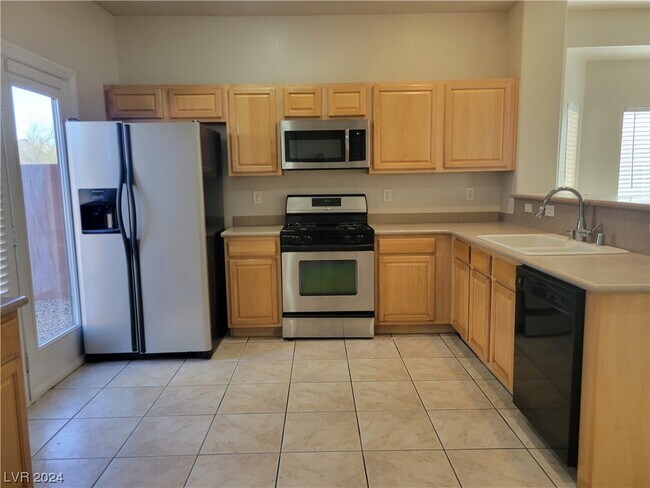 Building Photo - 8458 Pico Rivera Ave