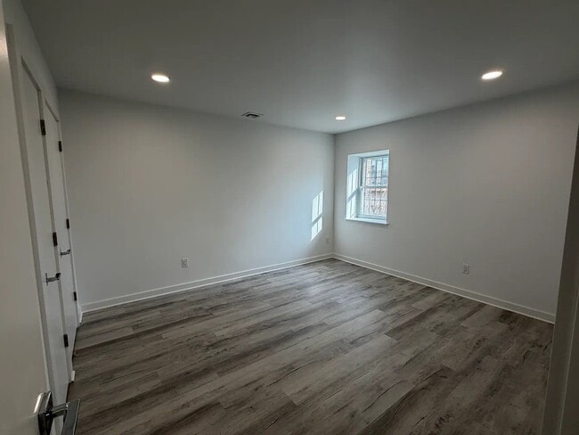 Building Photo - 79 Forest St