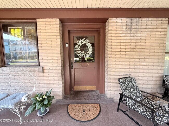 Foto del edificio - 629 Clay Ave
