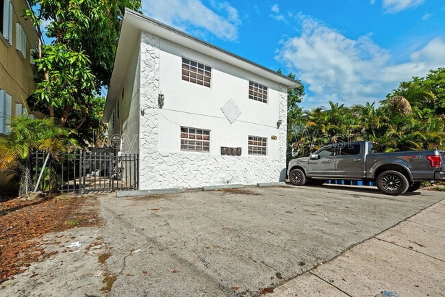 Building Photo - 219 NW 10th Ave