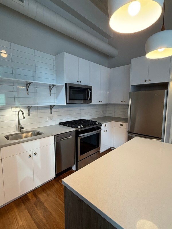 Foto del edificio - 160 W Superior St