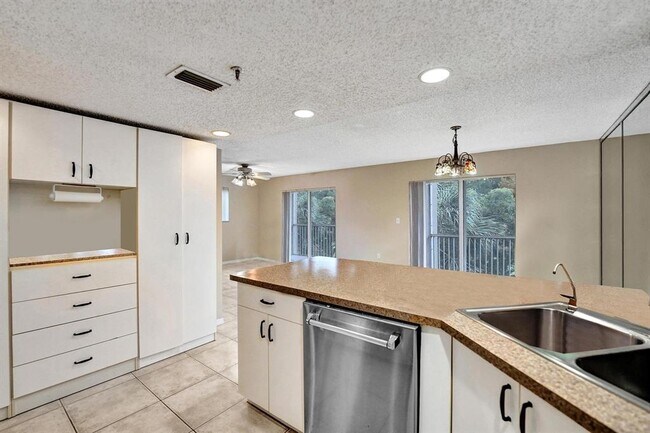 Foto del edificio - 9470 Tangerine Pl