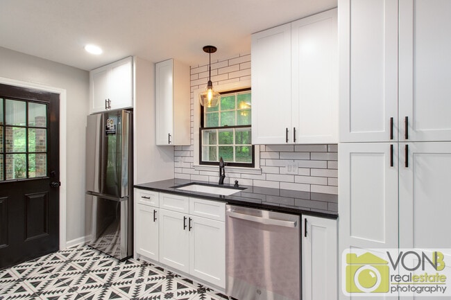 Foto del edificio - 2552 Hidden Hills Dr