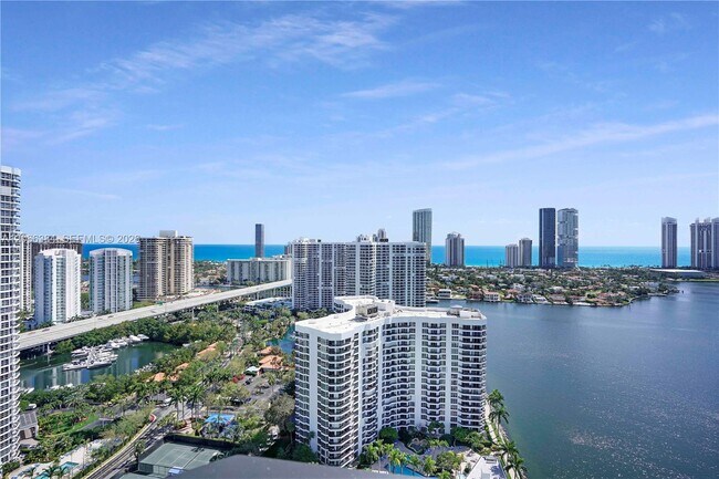 Foto del edificio - 3530 Mystic Pointe Dr