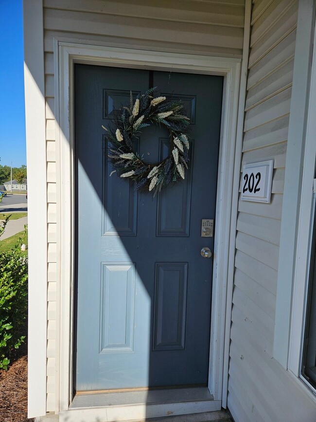 Building Photo - NEW LISTING!!!!!