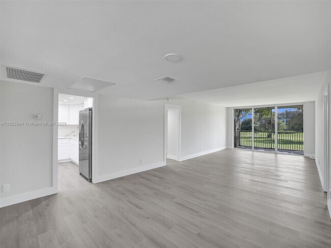 Foto del edificio - 3700 Oaks Clubhouse Dr